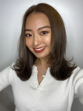 ミディアム カラー 🌟小顔レイヤー× 赤み消し透明感カラーのヘアスタイル