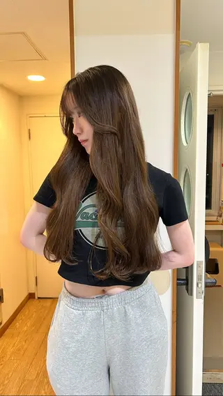 ロング UNBIRTHDAY akariのヘアスタイル