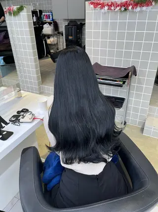 ロング 寒色/ベージュヘア ブリーチありMiOのヘアスタイル