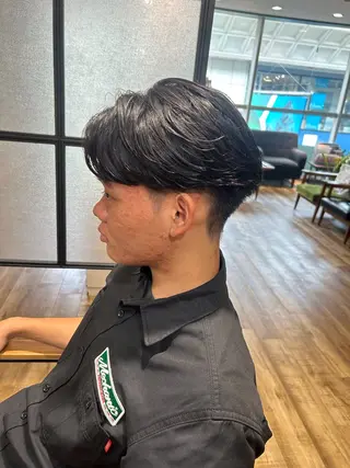 ミディアム パーマ メンズ 鶴田 将清のヘアスタイル