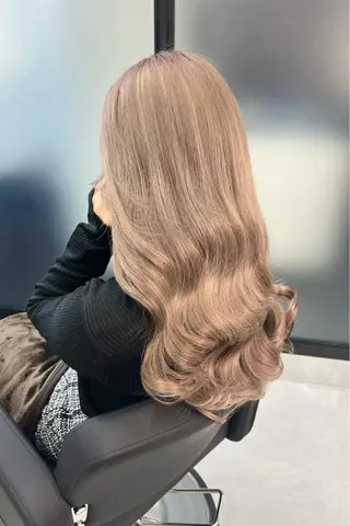 ロング カラー シールエクステ特化 ハイトーン、NANAのヘアスタイル