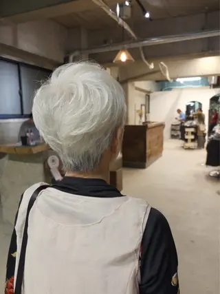 ショート KVELL ユナのヘアスタイル