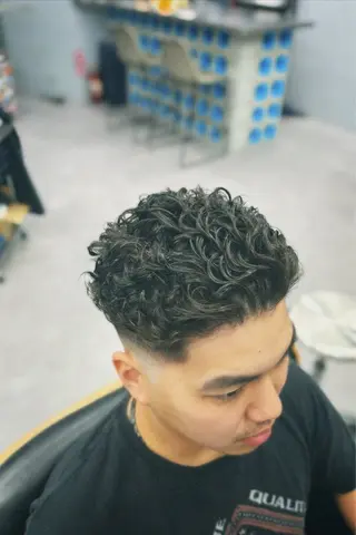 ミディアム パーマ メンズ 池袋メンズパーマ フェード純平のヘアスタイル