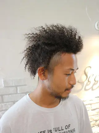 ショート パーマ メンズ 東風上 亮介のヘアスタイル