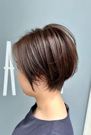 ショート カラー 高槻裕二 ショートボブ縮毛矯正のヘアスタイル