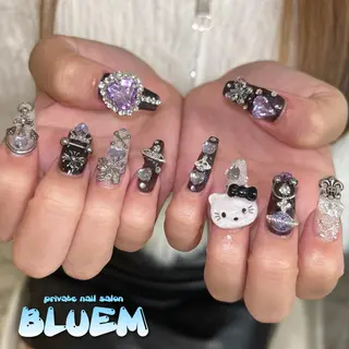 ネイル BLUEM なな🐶のネイルデザイン