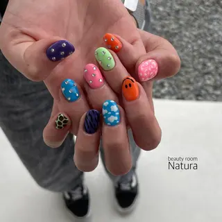 ネイル マツエク・マツパ アイブロウ beautyroom Naturaのネイルデザイン