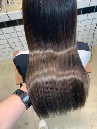ロング カラー トップ スタイリストのヘアスタイル