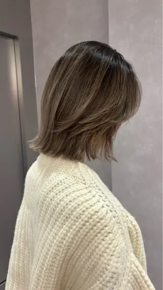 ミディアム ブリーチ/ハイトーン /大人バレイヤージュのヘアスタイル