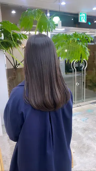 ロング KVELL ユナのヘアスタイル
