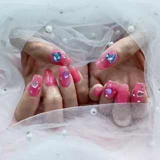 ミディアム パーツ全部¥110 サロンミミのネイルデザイン