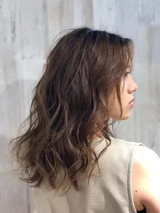 ミディアム 伊藤 真生のヘアスタイル