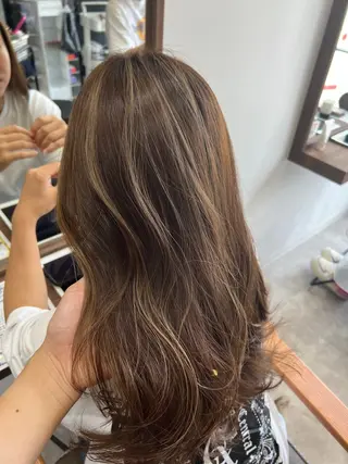 ロング カラー 透け感✨ダメージレス カラーHana🤍のヘアスタイル