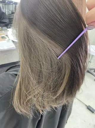 ミディアム カラー 岡留 愛美のヘアスタイル