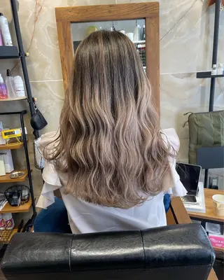 セミロング カラー Lull1人美容室 バレイヤージュのヘアスタイル