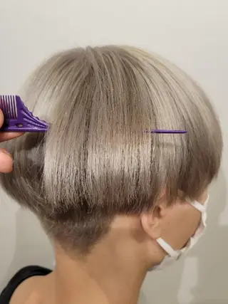 カラー ショート 透明感🫧艶カラー✨ レイヤー✂渡辺祐輔のヘアスタイル