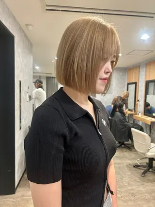 ショート カラー レイヤー ハイトーン/YUTOのヘアスタイル