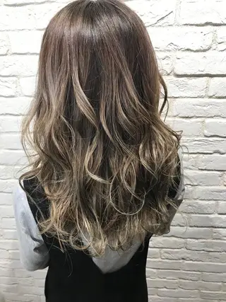 セミロング カラー UMEDA FIGAROのヘアスタイル