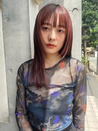 セミロング カラー 顔まわりレイヤー デザインカットのヘアスタイル