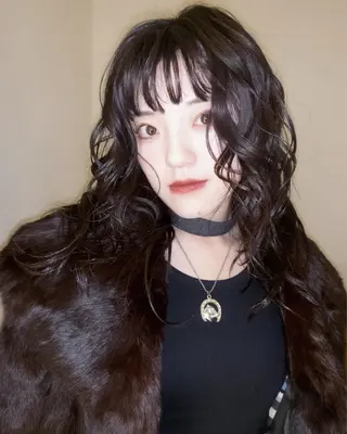セミロング カラー yiye shioriのヘアスタイル