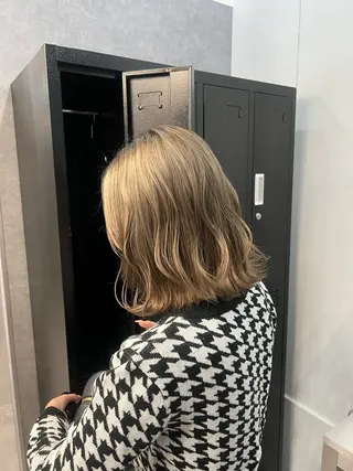 ミディアム カラー 中井 一葉のヘアスタイル