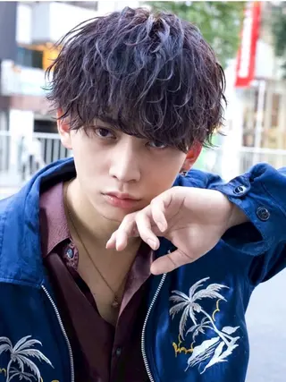 ショート パーマ メンズ ヤリタ カケルのヘアスタイル