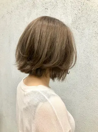 カラー 岡田 真綾のヘアスタイル