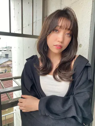 セミロング 大人可愛いレイヤー 大田のヘアスタイル