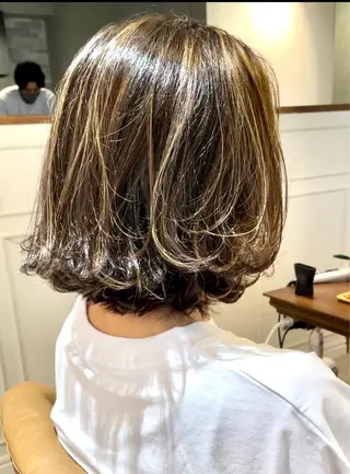 ミディアム 日比崚介🍀 おくれげ小顔カットのヘアスタイル