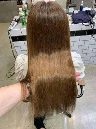 ロング カラー トップ スタイリストのヘアスタイル