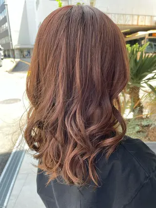ミディアム シンプル 美容室のヘアスタイル