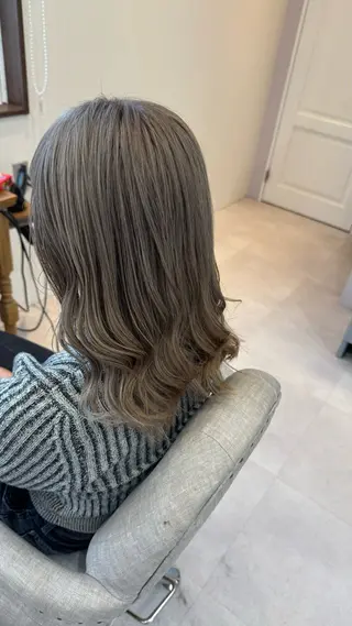 ミディアム カラー 松ヶ迫 珠里のヘアスタイル