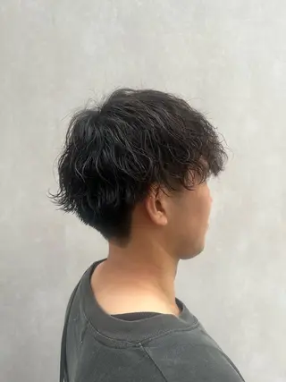 ショート パーマ メンズ 透明感ブラウンカラー 🫧レイヤー🩰好実のヘアスタイル