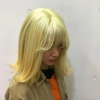 ミディアム カラー 和田出 美月のヘアスタイル