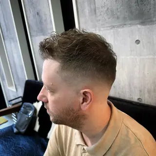 ショート 👑パーマの王様👑 【メンズ専門店】のヘアスタイル