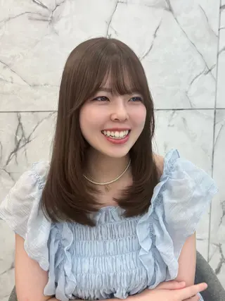 ミディアム カラー mei / レイヤー 顔まわり 🤍のヘアスタイル