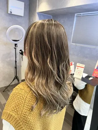 カラー SALOWIN栄 高須大貴のヘアスタイル