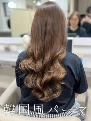 ロング 波巻きウェーブ 韓国風パーマ 纐纈のヘアスタイル