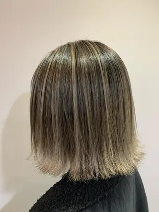 ミディアム カラー ブリーチ特化/ハイト ーン/ホワイトカラーのヘアスタイル