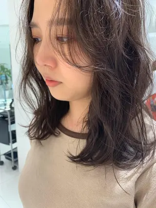 ミディアム カラー 滝島 真帆のヘアスタイル