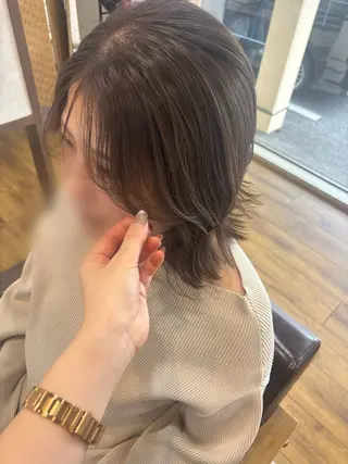 ミディアム reborn店長 🤍リルのヘアスタイル