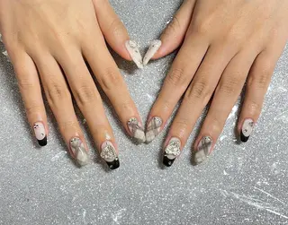 ネイル VIERU 🌈🎀💖のネイルデザイン