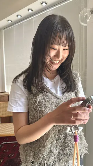 セミロング オオタ ユキのヘアスタイル