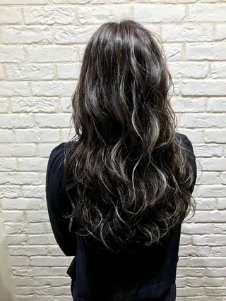 ロング カラー UMEDA FIGAROのヘアスタイル