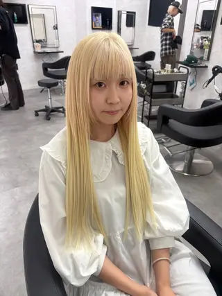 ロング ブリーチなしカラー ダブルカラーエクステのヘアスタイル