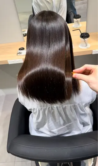 セミロング マスイ カイセイのヘアスタイル