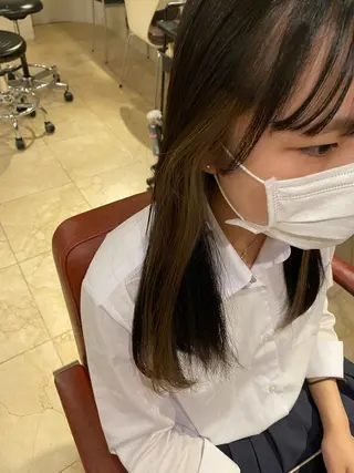 セミロング カラー 安澤 彩奈のヘアスタイル