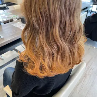 セミロング カラー デザインカラー、艶髪 大塚 耕平のヘアスタイル