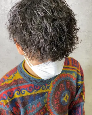 ショート パーマ メンズ 神谷 凪のヘアスタイル