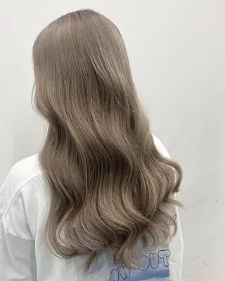 ロング カラー 作野 潮織のヘアスタイル